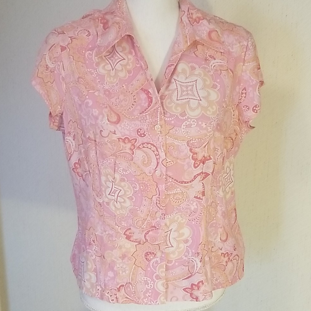 H24 - Pink button down collar top